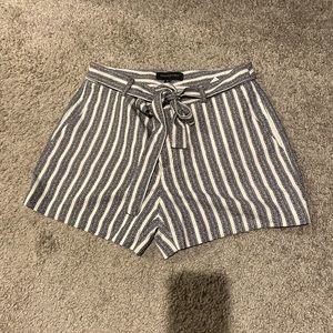 Banana republic size 6 striped tie shorts